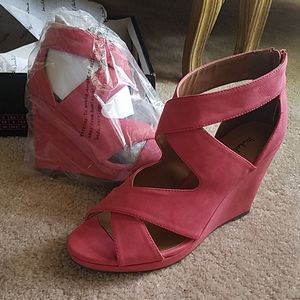 NIB Michael Antonio Coral Wedge Sandal